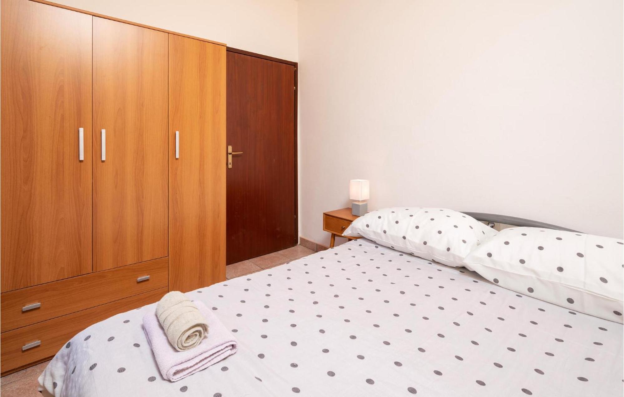 Cozy Apartment In Fazana With Kitchen Exteriör bild
