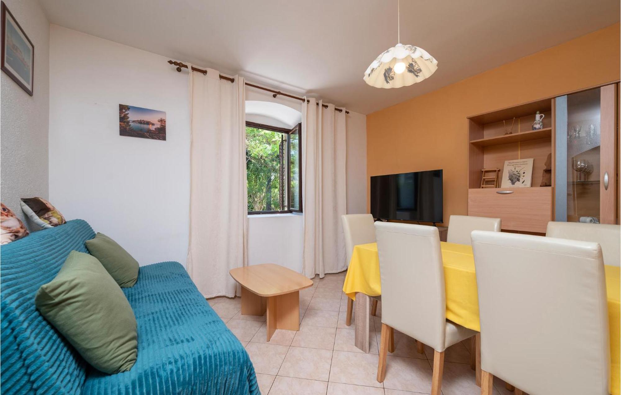 Cozy Apartment In Fazana With Kitchen Exteriör bild